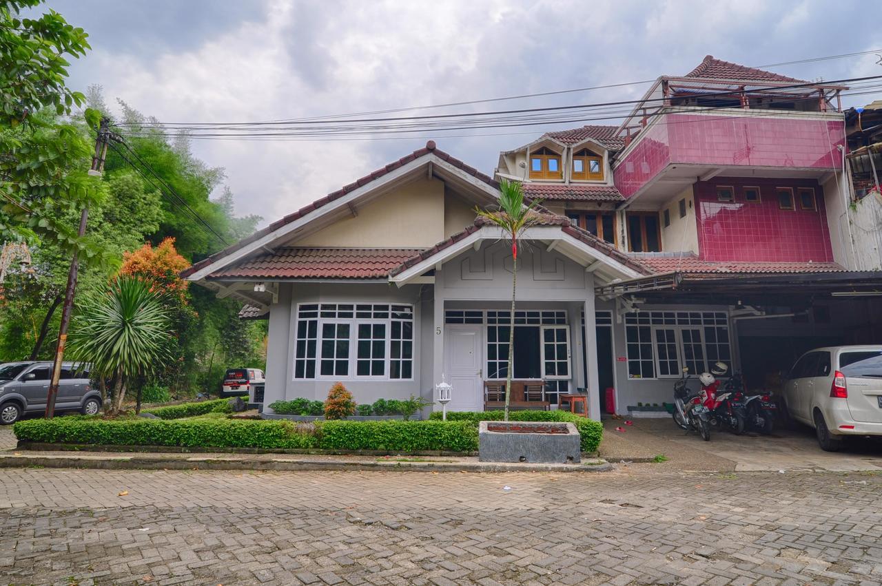 Pele Guesthouse Bandung Exterior foto