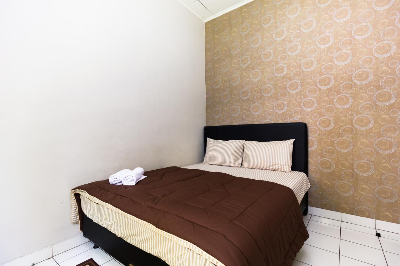 Pele Guesthouse Bandung Exterior foto