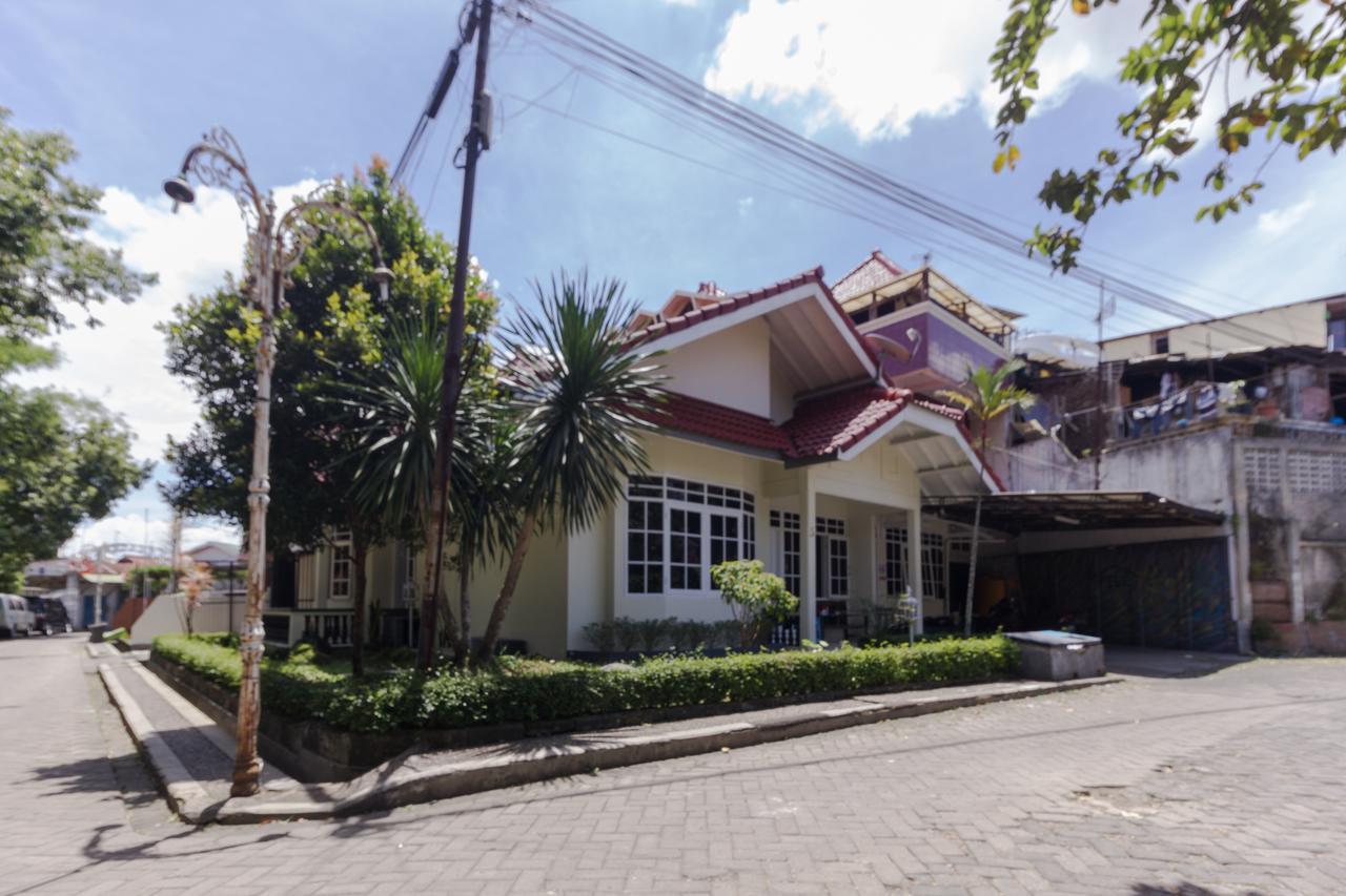Pele Guesthouse Bandung Exterior foto