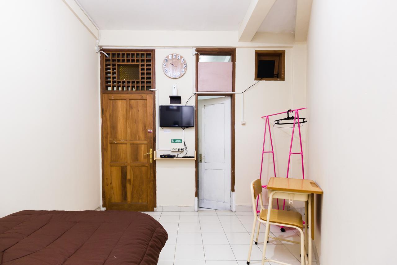 Pele Guesthouse Bandung Exterior foto